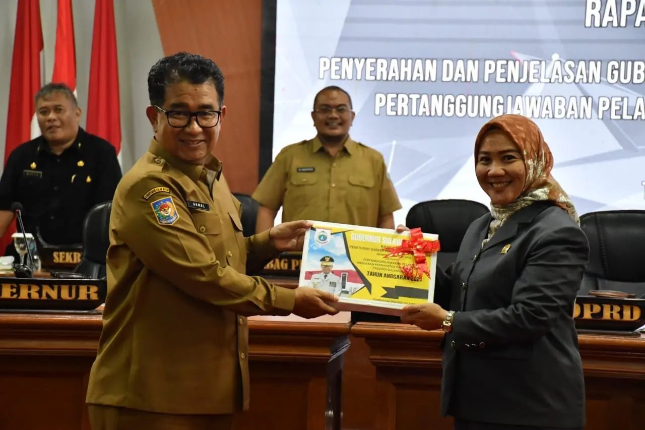 Serahkan Pertanggungjawaban APBD 2021, Pj Gubernur Nyatakan SIPD Perlu Pendampingan Tim Kemendagri